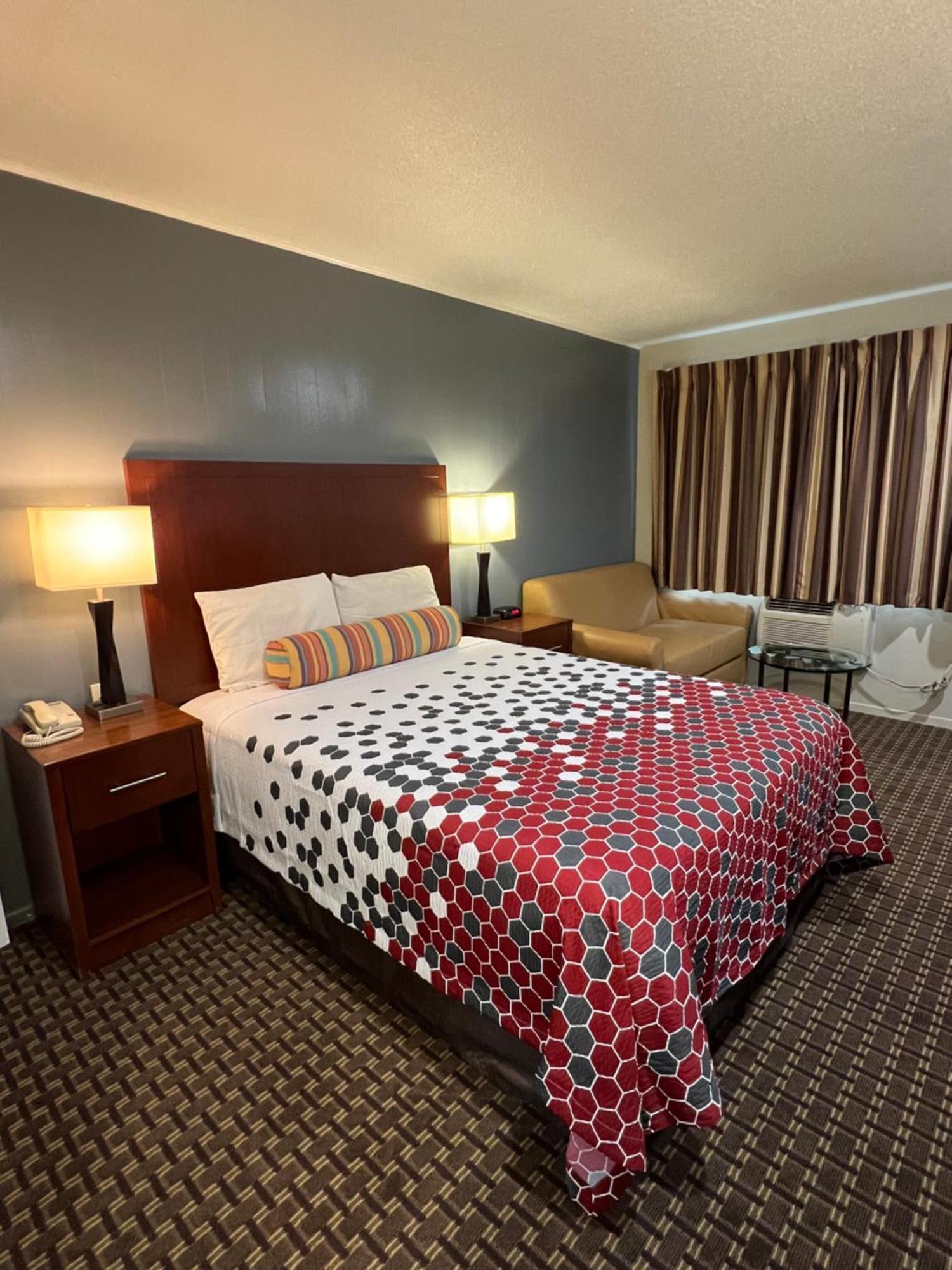 Travelers Inn Eugene University エクステリア 写真