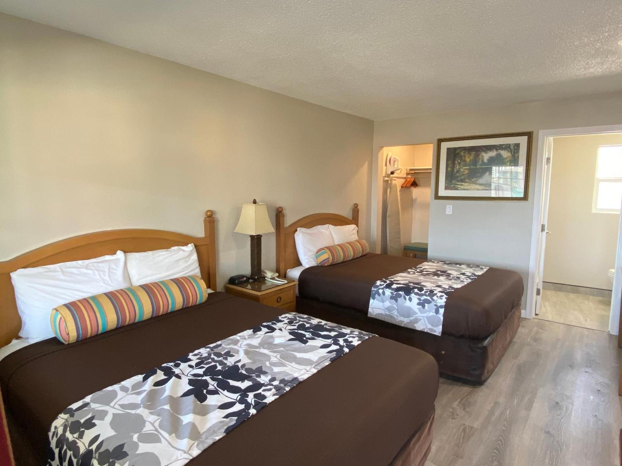 Travelers Inn Eugene University エクステリア 写真